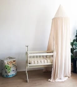 By Baboo Klamboe Baby 245cm - Crème - Katoen - Pompons 5 By Baboo Klamboe Baby 245cm - Crème - Katoen - Pompons -Winkel voor babyproducten 1063x1200 8