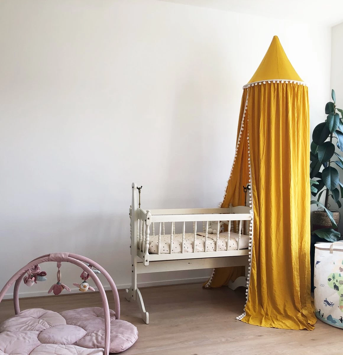 By Baboo Klamboe Baby 245cm - Okergeel - Katoen - Pompons By Baboo Klamboe Baby 245cm - Okergeel - Katoen - Pompons -Winkel voor babyproducten 1160x1200 9