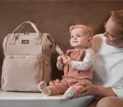 NanaBeebi Luiertas Rugzak Met Verschoonmatje - Beige Taupe - Inclusief Flessenwarmhouder - Kinderwagenhaken En Isoleervak 7 NanaBeebi Luiertas Rugzak Met Verschoonmatje - Beige Taupe - Inclusief Flessenwarmhouder - Kinderwagenhaken En Isoleervak -Winkel voor babyproducten 1200x1038 6