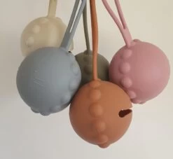 Speenhouder Zand - Fopspeen Opbergen In Een Makkelijk Speendoosjes - Siliconen Speenkoord Houder Voor Fopspeen -Winkel voor babyproducten 1200x1101 7