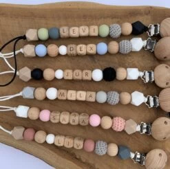 Speenkoord Met Naam | Gepersonaliseerd | Donker Roze - Hout | Kraamcadeau | Baby | Speenclip | Speenketting | Bebbes 7 Speenkoord Met Naam | Gepersonaliseerd | Donker Roze - Hout | Kraamcadeau | Baby | Speenclip | Speenketting | Bebbes -Winkel voor babyproducten 1200x1195 17