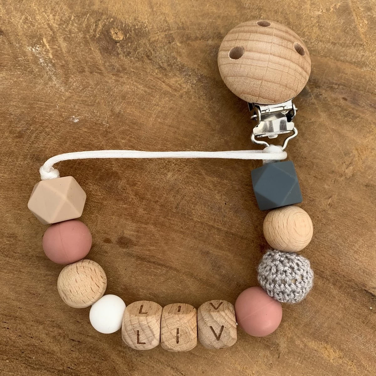 Speenkoord met naam | Gepersonaliseerd | Donker Roze - Hout | Kraamcadeau | Baby | Speenclip | Speenketting | Bebbes Speenkoord Met Naam | Gepersonaliseerd | Donker Roze - Hout | Kraamcadeau | Baby | Speenclip | Speenketting | Bebbes -Winkel voor babyproducten 1200x1200 1388