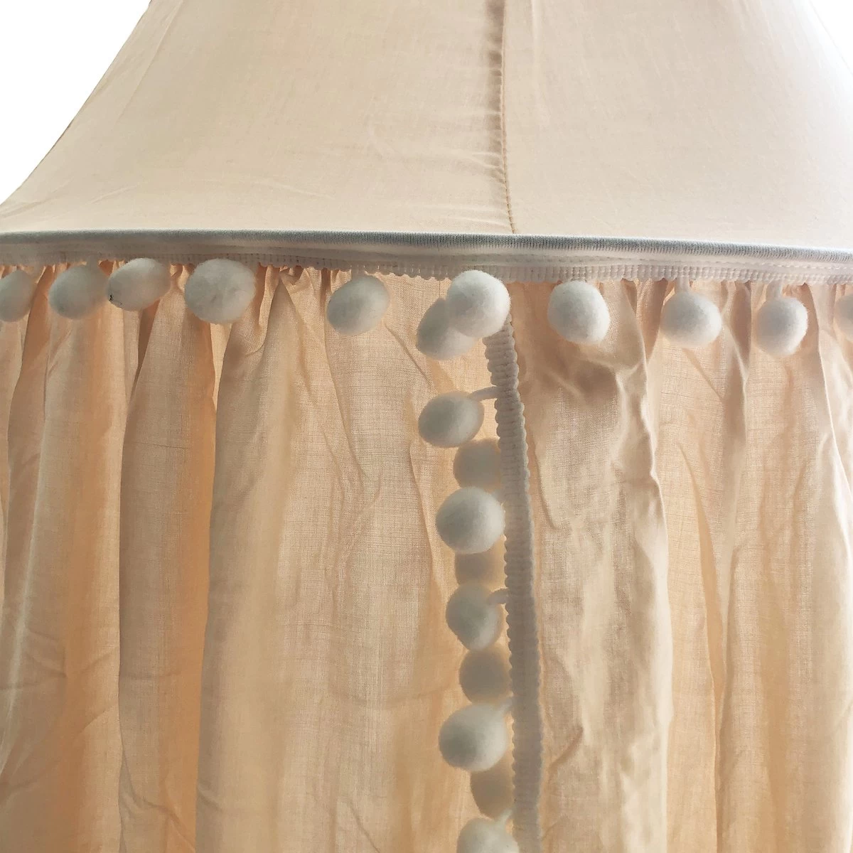 By Baboo Klamboe Baby 245cm - Crème - Katoen - Pompons By Baboo Klamboe Baby 245cm - Crème - Katoen - Pompons -Winkel voor babyproducten 1200x1200 2832