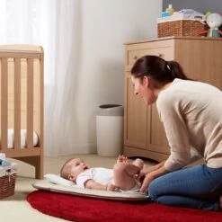 Tommee Tippee Simplee Sangenic Luieremmer, Milieuvriendelijker Systeem, Inclusief 1 Navulcassette Met Duurzaam Geproduceerde Antibacteriële GREENFILM, Grijs -Winkel voor babyproducten 1200x1200 724