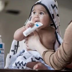 KipKep Blenker Hydrofiele Badcape - Maat 100x70cm - Memphis White -Winkel voor babyproducten 1200x1200 807