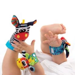Playgro Pols- En Voetrammelaarset Zebra & Giraf - Set Van 4 Stuks, 2 Polsbandjes En 2 Rammelsokjes -Winkel voor babyproducten 1200x1200 960
