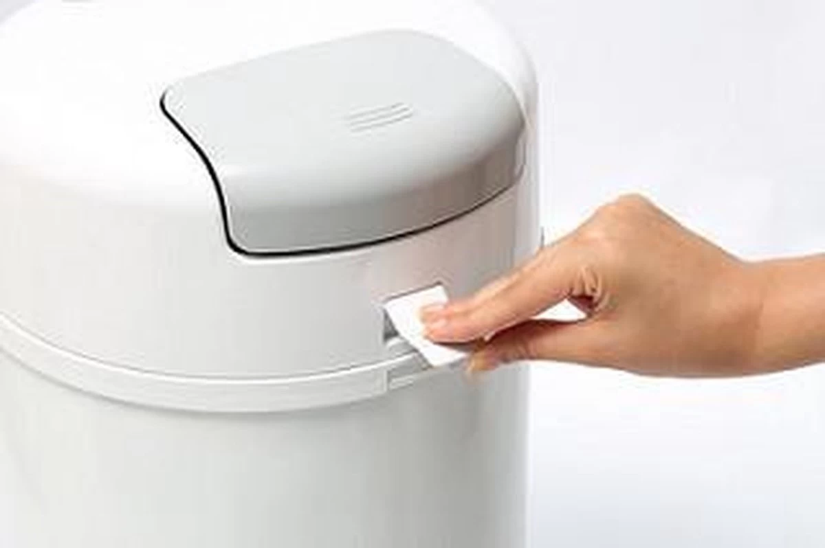 DiaperPail - Clear White - Luieremmer met speciale luiersluis - Werkt met normale vuilniszakken - Luxe luieremmer - Geen speciale cassettes - Geen geurtjes - Makkelijk schoon te maken - Is gemaakt van Aluminium DiaperPail - Clear White - Luieremmer Met Speciale Luiersluis - Werkt Met Normale Vuilniszakken - Luxe Luieremmer - Geen Speciale Cassettes - Geen Geurtjes - Makkelijk Schoon Te Maken - Is Gemaakt Van Aluminium -Winkel voor babyproducten 1200x798 2