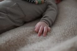 WOLLIES Amsterdam - Wieg Deken - Amandel - Merino Wol - 75 X 100 CM -Winkel voor babyproducten 1200x800 342