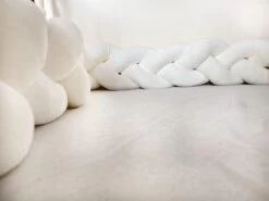 IL BAMBINI Gevlochten Baby Bed Bumper Treccia - Bedomrander - Box Omrander - Hoofdbeschermer - Boxrand - Bedbumper - Stootrand - Boxomrander - (3 Meter) Wit -Winkel voor babyproducten 1200x899 15
