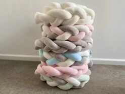 IL BAMBINI Gevlochten Baby Bed Bumper Treccia - Bedomrander - Box Omrander - Hoofdbeschermer - Boxrand - Bedbumper - Stootrand - Boxomrander - (3 Meter) Wit -Winkel voor babyproducten 1200x899 17