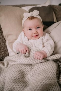 Wiegdeken Wol - Pure Baby Love - Bee - Taupe 6 Wiegdeken Wol - Pure Baby Love - Bee - Taupe -Winkel voor babyproducten 797x1200 2