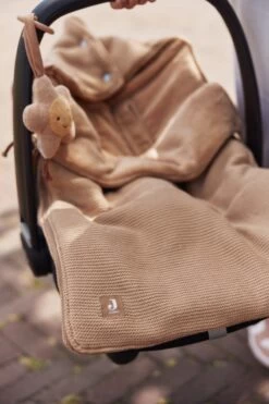 Jollein Voetenzak Voor Autstoel & Kinderwagen - Basic Knit - Biscuit 9 Jollein Voetenzak Voor Autstoel & Kinderwagen - Basic Knit - Biscuit -Winkel voor babyproducten 800x1200 207