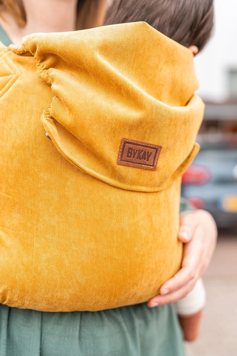 ByKay - Draagzak - Click Carrier Classic - Special Edition Rib Zeki Yellow - Teske de Schepper ByKay - Draagzak - Click Carrier Classic - Special Edition Rib Zeki Yellow - Teske De Schepper -Winkel voor babyproducten 800x1200 225