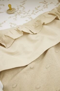 Meyco Ruffle Wieglaken - Sand - 75x100cm -Winkel voor babyproducten 800x1200 455