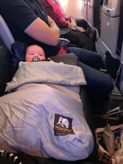 Deryan AirTraveller Vliegtuigbedje - Reiskussen Met Matras - Compact Opgevouwen -Winkel voor babyproducten 898x1200 10