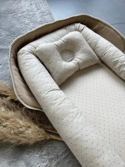 Bébélunes - ToGo Dot Beige - Babynest - Beige - 30x50 - Inclusief Kussen -Winkel voor babyproducten 899x1200 53
