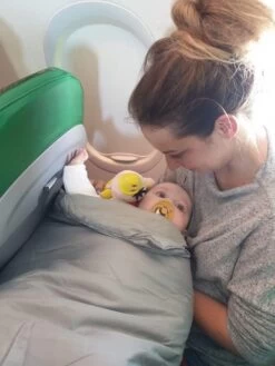 Deryan AirTraveller Vliegtuigbedje - Reiskussen Met Matras - Compact Opgevouwen -Winkel voor babyproducten 900x1200 35