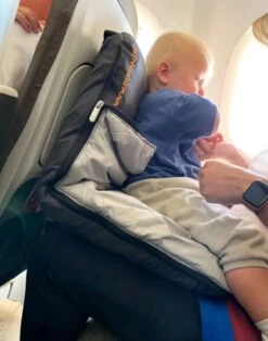 Deryan AirTraveller Vliegtuigbedje - Reiskussen Met Matras - Compact Opgevouwen -Winkel voor babyproducten 943x1200 2