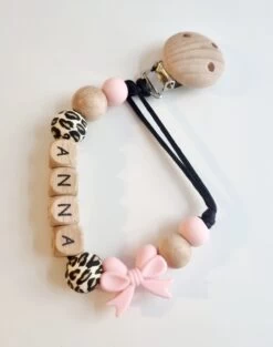 Speenkoord Met Naam Lalieloe - Speenhouder - Speenketting - Speenkoord Meisje - Anna -Winkel voor babyproducten 946x1200